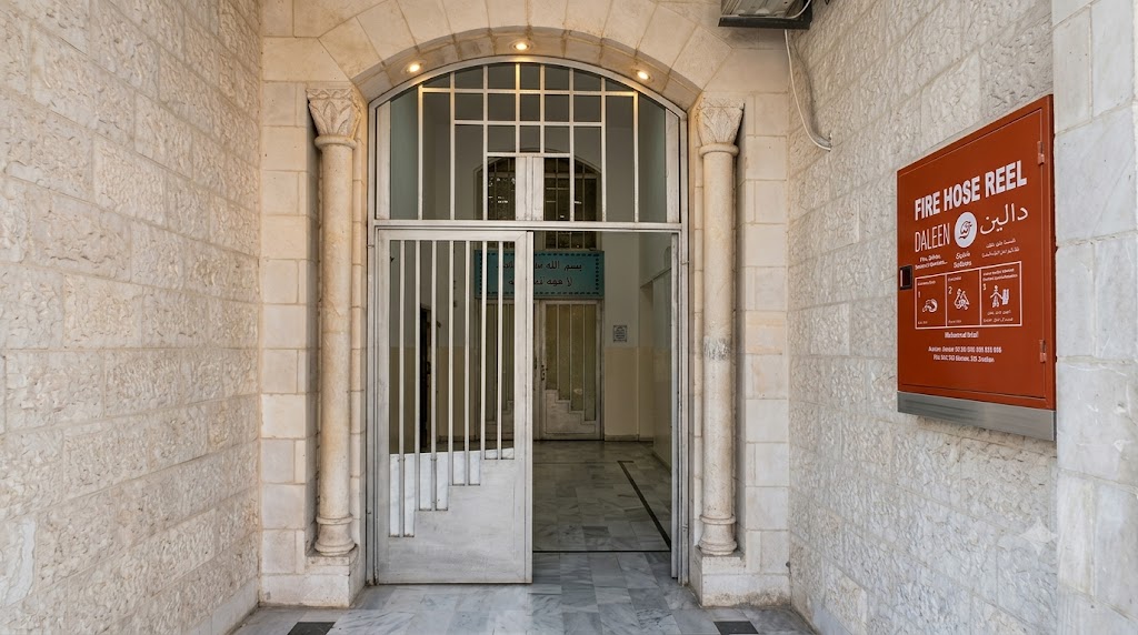 مدخل المقر